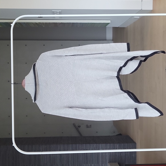 Elegant Cardigan - Picture 6 of 8